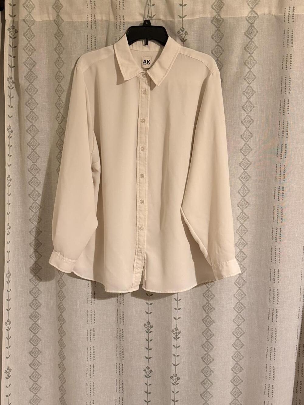 Anne Klein Cream/Off-White Corporate Chic Button Down Gorpcore Office Blouse